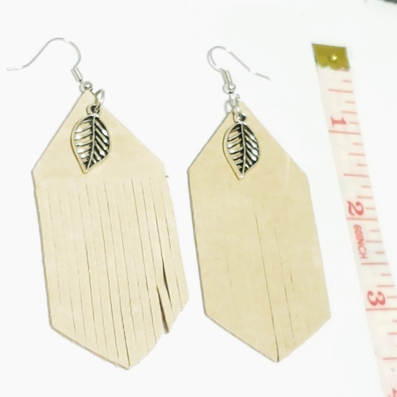 3/$25 💛BEAUTIFUL HANDMADE EARRINGS 💛 or all for $55 - Picture 5 of 7